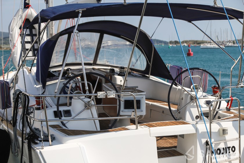 Oceanis 43 - Yacht Charter Sailica