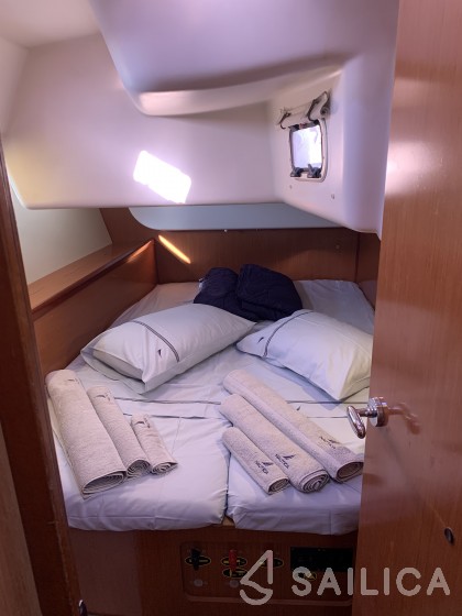 Oceanis 43 - Yacht Charter Sailica