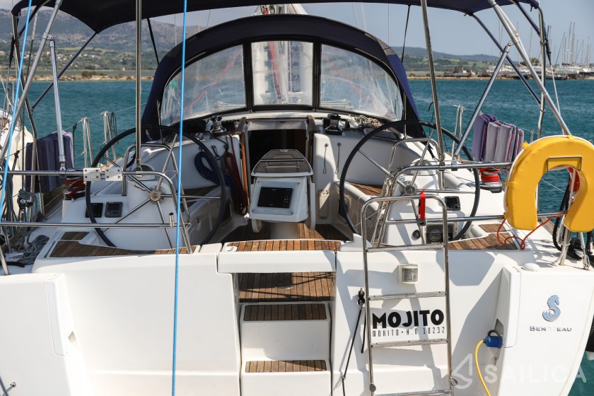 Oceanis 43 - Yacht Charter Sailica