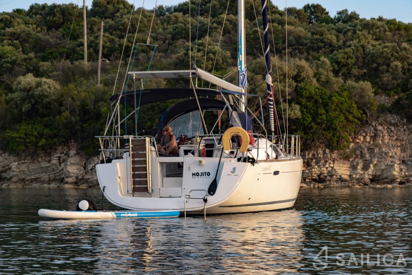 Oceanis 43 - Yacht Charter Sailica