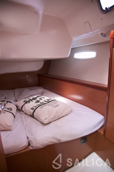 Oceanis 43 - Yacht Charter Sailica