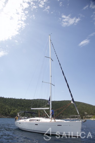 Oceanis 43 - Yacht Charter Sailica