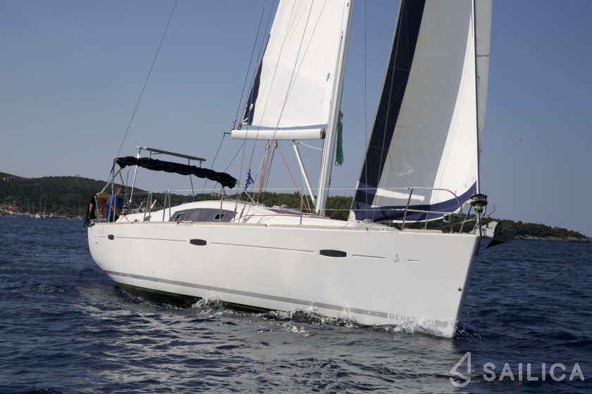 Oceanis 43 - Yacht Charter Sailica