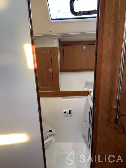 Oceanis 43 - Yacht Charter Sailica