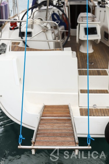Oceanis 43 - Yacht Charter Sailica