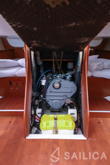 Oceanis 43 - Yacht Charter Sailica