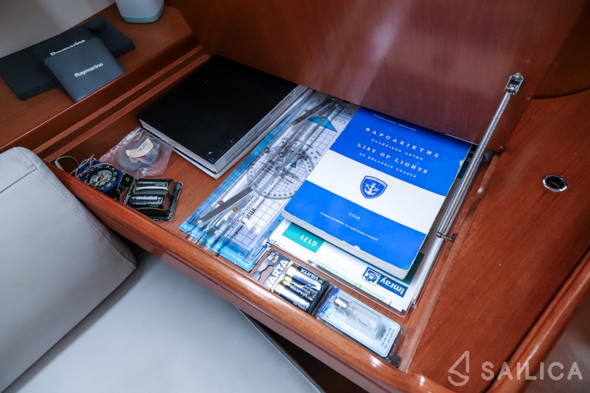 Oceanis 43 - Yacht Charter Sailica