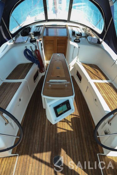 Oceanis 43 - Yacht Charter Sailica