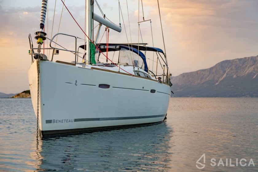 Oceanis 43 - Yacht Charter Sailica