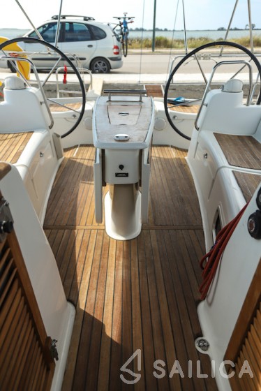 Oceanis 43 - Yacht Charter Sailica