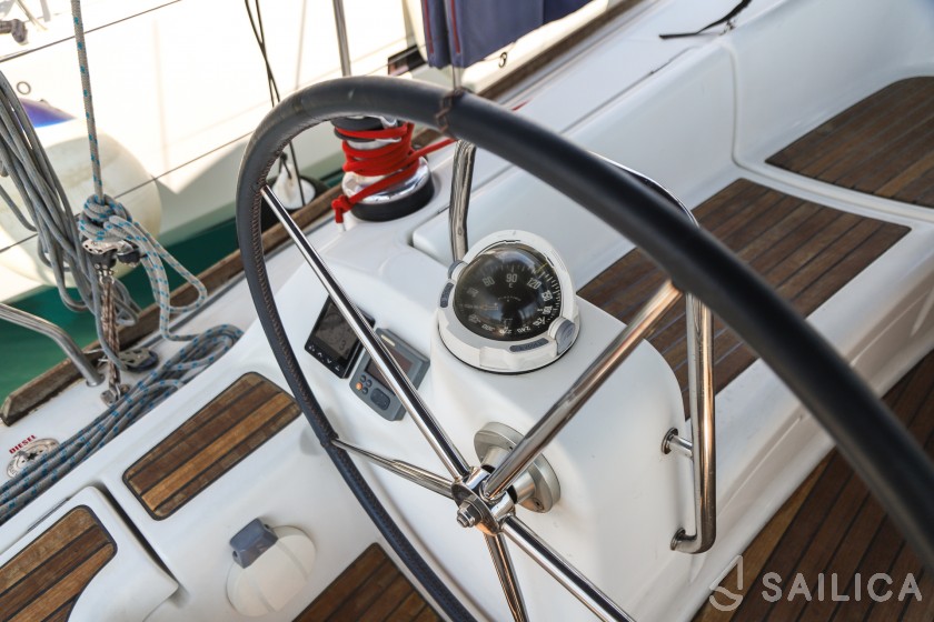 Oceanis 43 - Yacht Charter Sailica