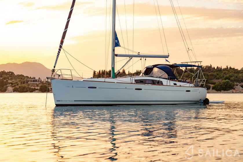 Oceanis 43 - Yacht Charter Sailica