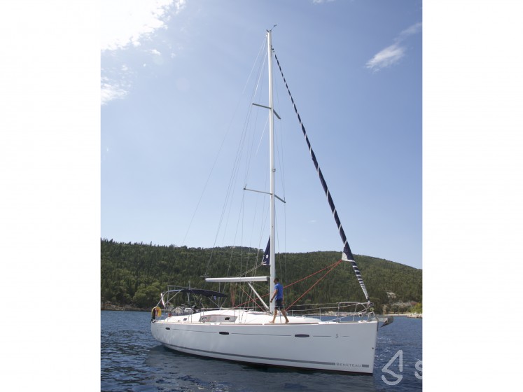 Oceanis 43 - Yacht Charter Sailica