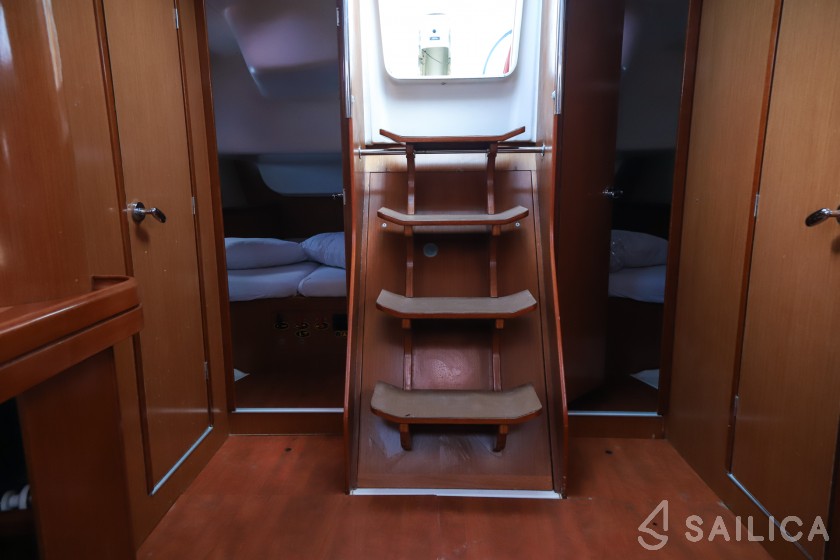 Oceanis 43 - Yacht Charter Sailica