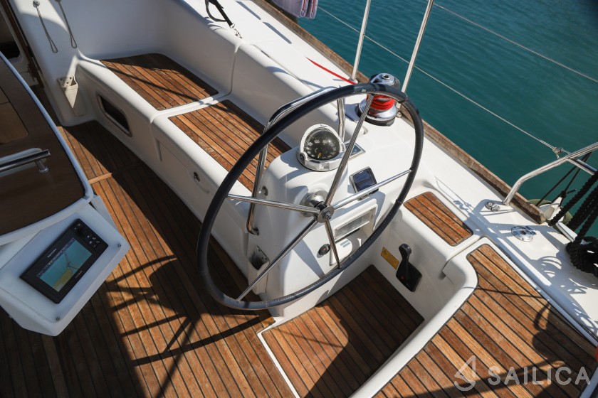 Oceanis 43 - Yacht Charter Sailica