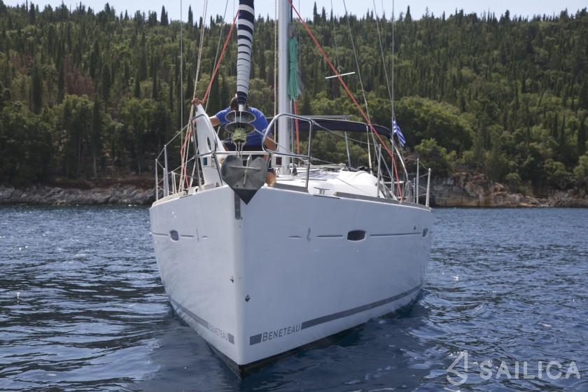 Oceanis 43 - Yacht Charter Sailica
