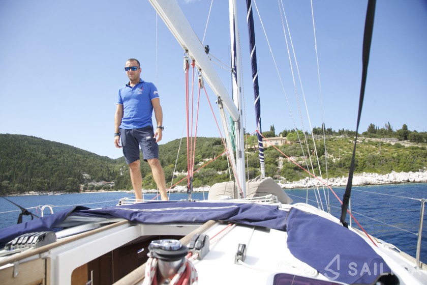 Oceanis 43 - Yacht Charter Sailica