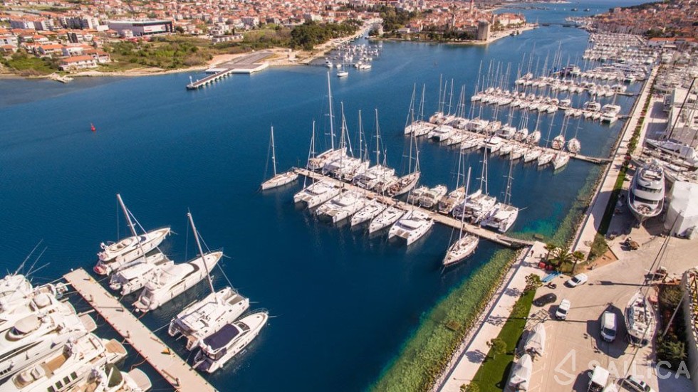 Bali 4.3 - Yacht Charter Sailica