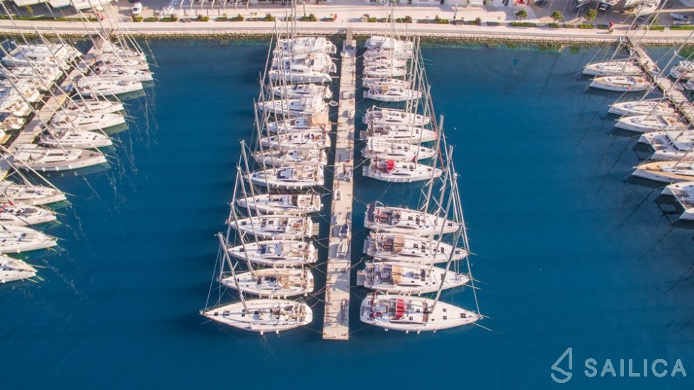 Bali 4.3 - Yacht Charter Sailica