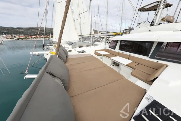 Bali 4.3 - Yacht Charter Sailica