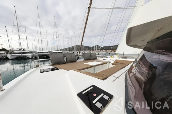 Bali 4.3 - Yacht Charter Sailica