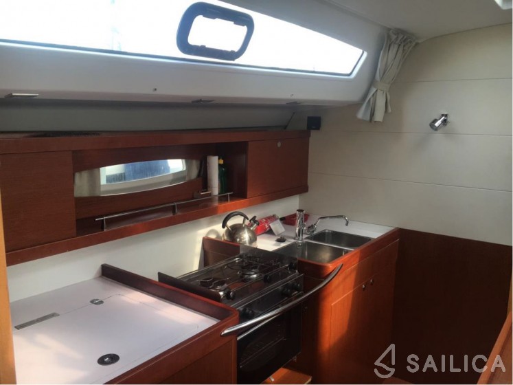 Oceanis 50 Family - Yacht Charter Sailica