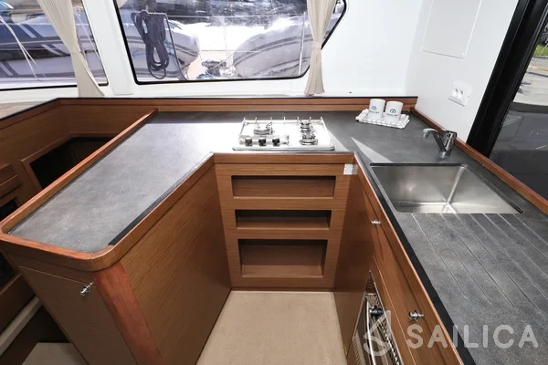 Lagoon 42 - Yacht Charter Sailica
