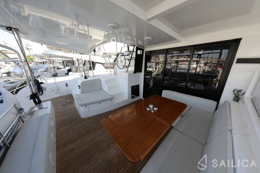 Lagoon 42 - Yacht Charter Sailica