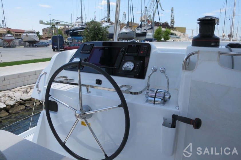 Lagoon 42 - Yacht Charter Sailica