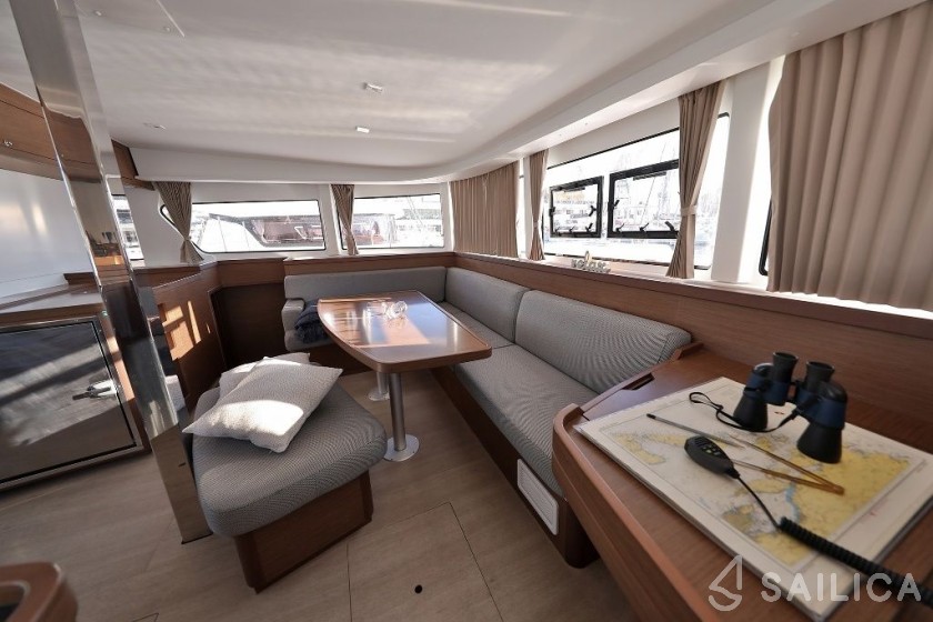 Lagoon 42 - Yacht Charter Sailica
