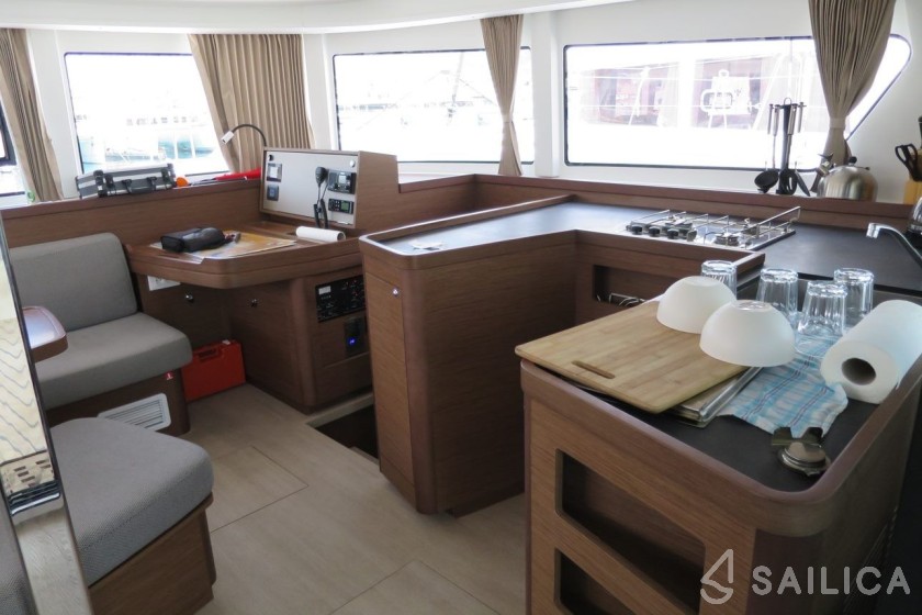 Lagoon 42 - Yacht Charter Sailica