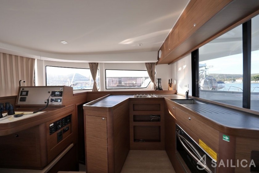 Lagoon 42 - Yacht Charter Sailica