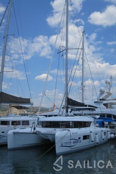Lagoon 42 - Yacht Charter Sailica