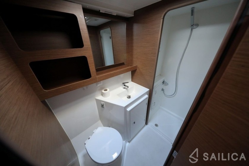 Lagoon 42 - Yacht Charter Sailica