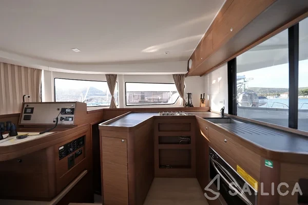 Lagoon 42 - Yacht Charter Sailica