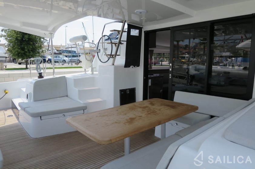 Lagoon 42 - Yacht Charter Sailica