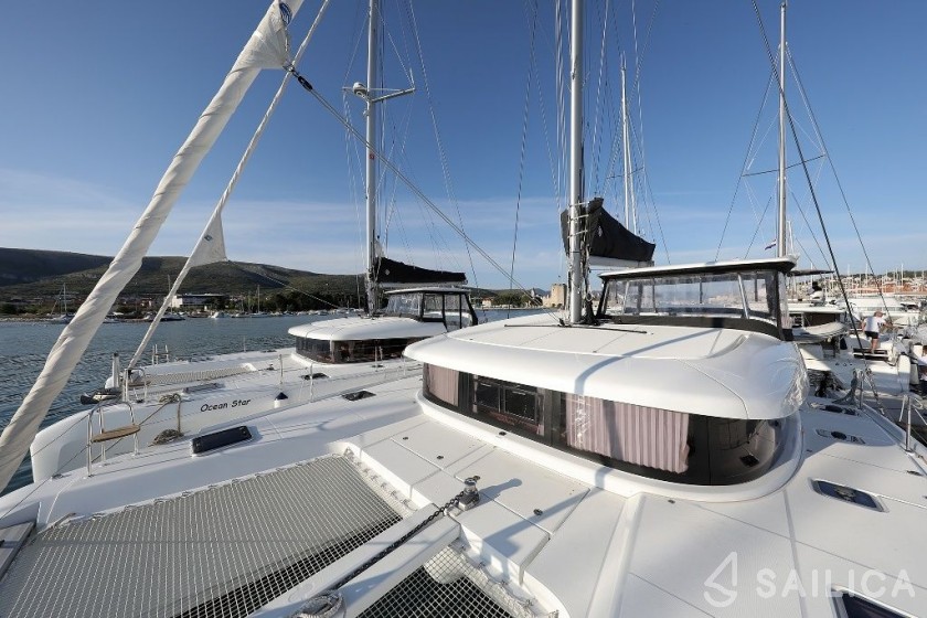Lagoon 42 - Yacht Charter Sailica