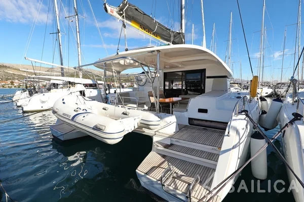 Lagoon 42 - Yacht Charter Sailica