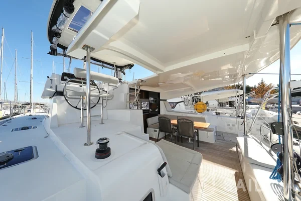 Lagoon 42 - Yacht Charter Sailica