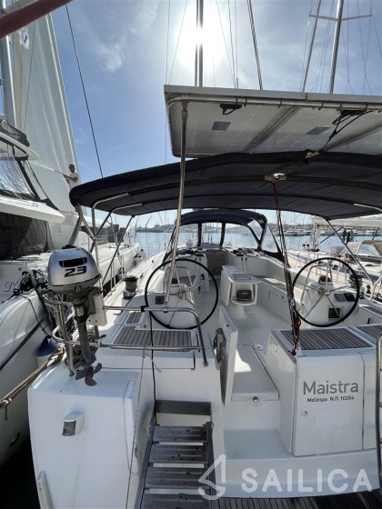 Oceanis 54 - Yacht Charter Sailica