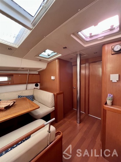 Oceanis 54 - Yacht Charter Sailica