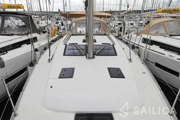 Dufour 412 GL - Yacht Charter Sailica