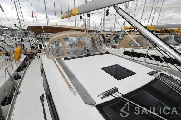 Dufour 412 GL - Yacht Charter Sailica