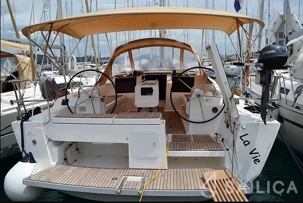 Dufour 412 GL - Yacht Charter Sailica