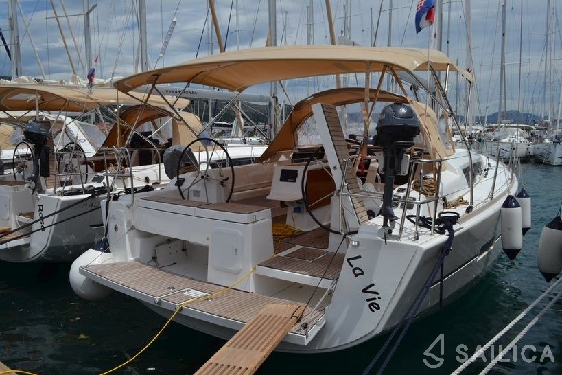 Dufour 412 GL - Yacht Charter Sailica