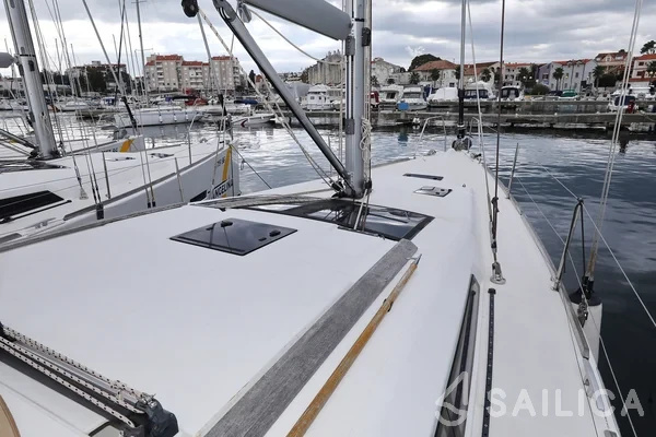 Dufour 412 GL - Yacht Charter Sailica
