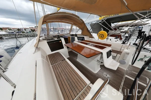 Dufour 412 GL - Yacht Charter Sailica
