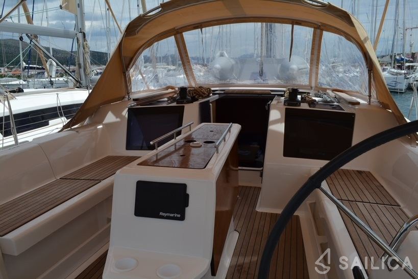 Dufour 412 GL - Yacht Charter Sailica