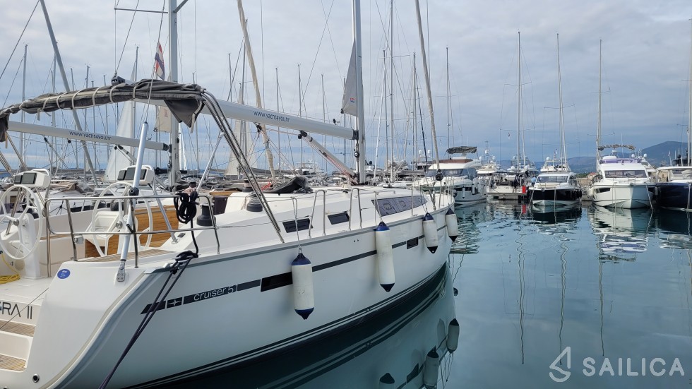 Bavaria 51 Cruiser - Yacht Charter Sailica
