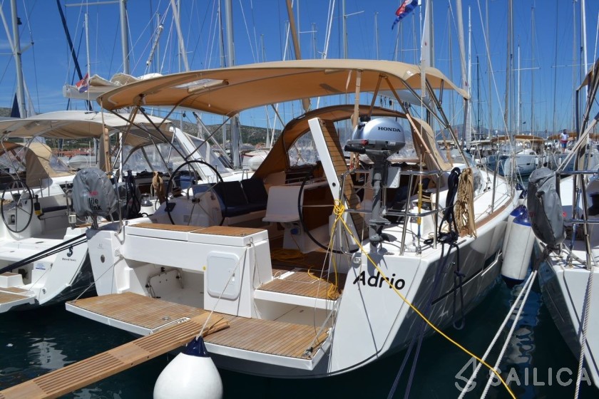 Dufour 412 GL - Yacht Charter Sailica